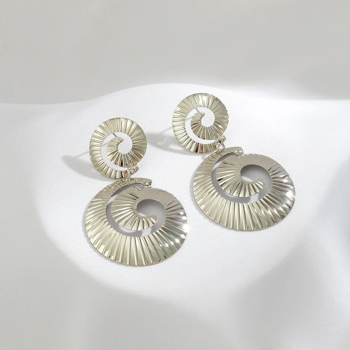 Exaggerated Big Hollowed Out Round Pendant Earrings for Women Trendy Large Drop Earrings 2025 Fashion Jewelry Accessories Female